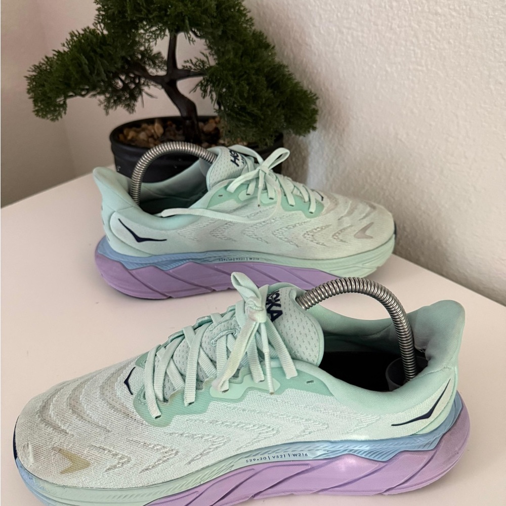 Hoka One One Arahi 6 Women's Shoes - Mint and Lavender - Picture 7 of 9